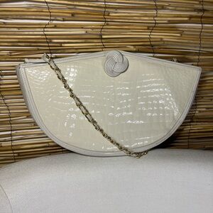Elegant Cream Croc-Embossed Crossbody Bag with Chain Strap
